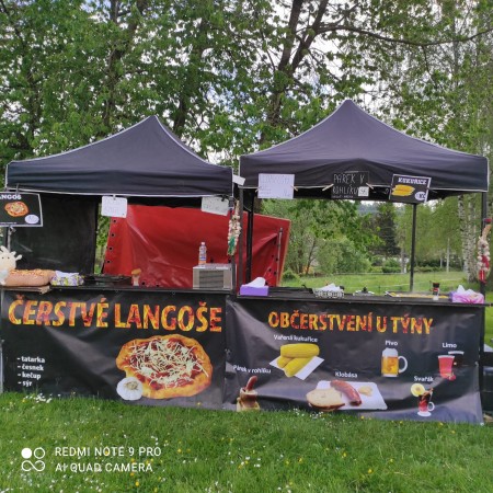 Čerstvé langoše a občerstvení u Týny